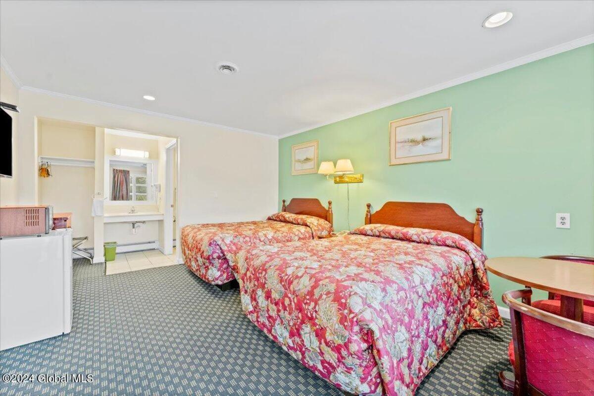 Top Hill Motel Saratoga Springs Zewnętrze zdjęcie