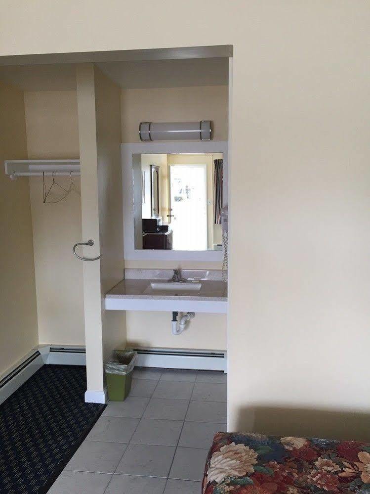 Top Hill Motel Saratoga Springs Zewnętrze zdjęcie